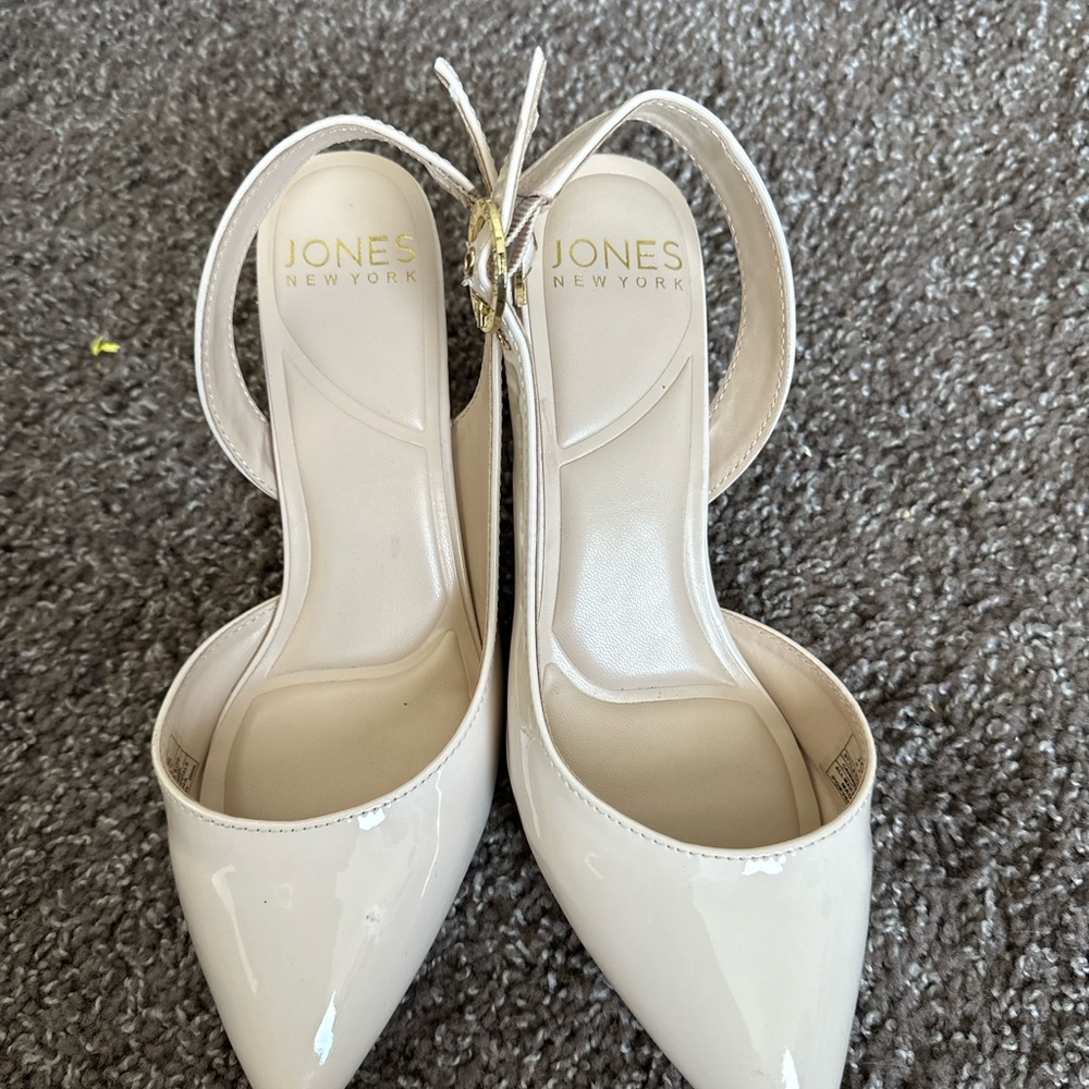 Jones New York Women's Cream Heels